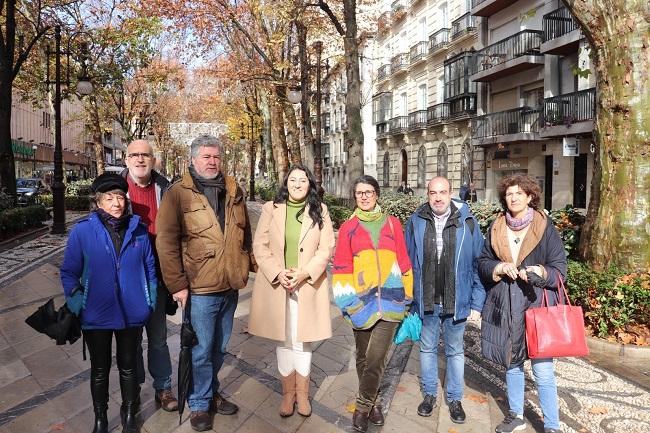 Alejandra Durán junto al diputado Juan López de Uralde y la concejala de UP, Elisa Cabrerizo.