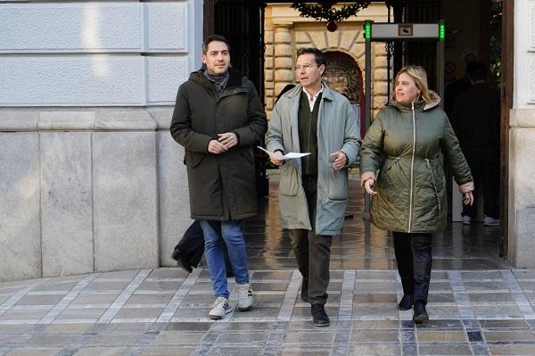De izquierda a derecha, Eduardo Castillo, Francisco Cuenca y Nuria Gutiérrez.