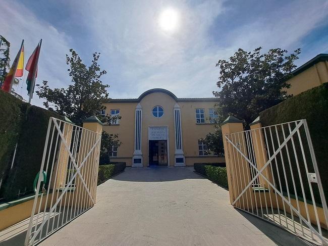 Entrada al edificio de la Escuela Andaluza de Salud Pública.