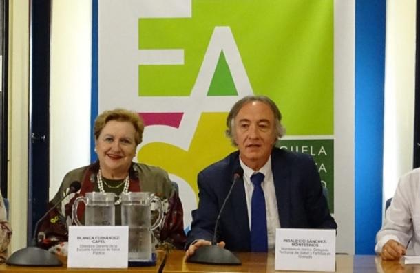 La directora de la EASP con el delegado territorial de Salud.