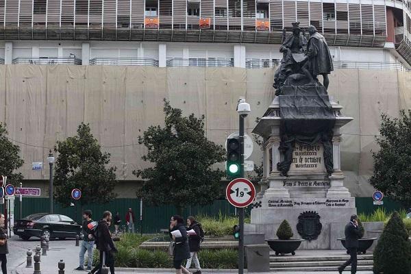 El edificio de la Plaza Isabel La Católica en plena remodelación, antes de albergar el hotel.