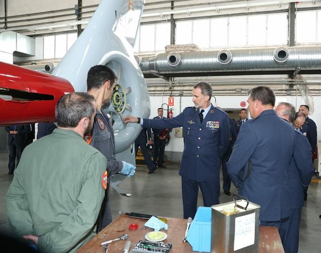 Don Felipe, durante su visita a la Base Aérea de Armilla. Don Felipe, durante su visita a la Base Aérea de Armilla.