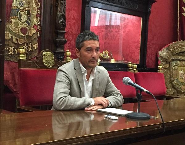 Manuel Olivares. Manuel Olivares.