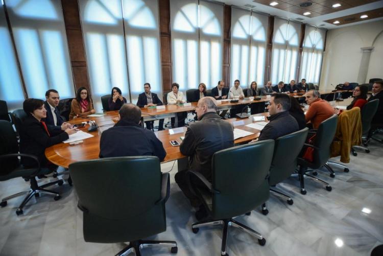 Reunión en la que se ha formalizado a la cesión de los caminos rurales.