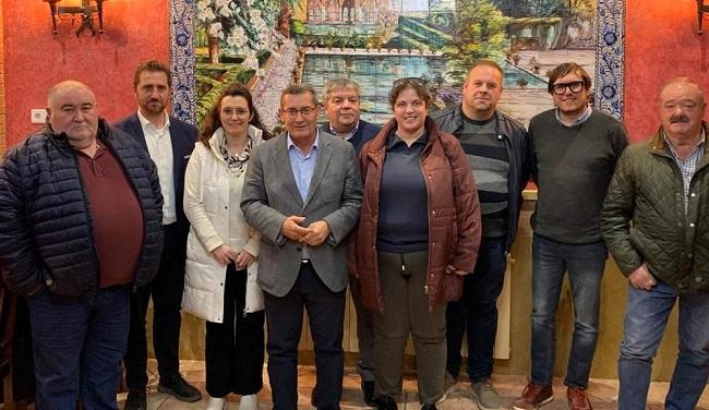 Entrena, con representantes socialistas del norte de la provincia de Granada. 