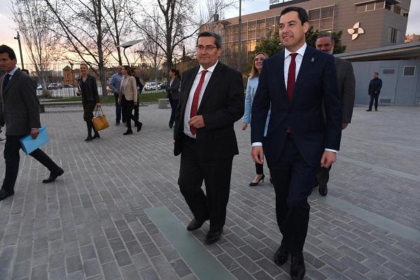 Juan Manuel Moreno, recibido por José Entrena.