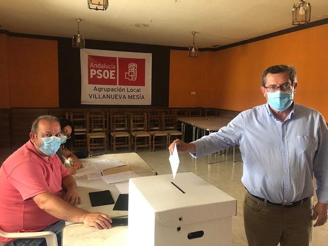 Entrena vota el pasado sábado en las primarias.