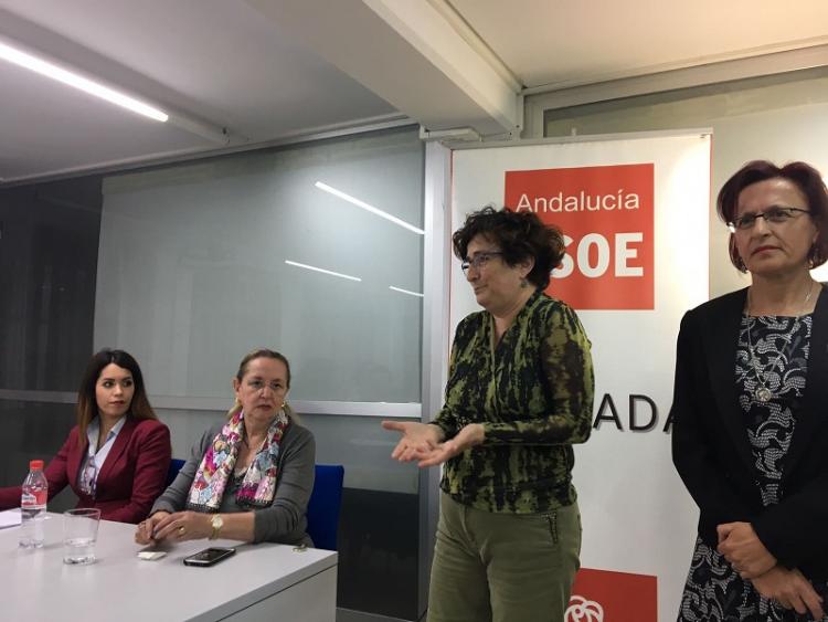 Ana Gámez y María Arnedo, en la inauguración de las jornadas que ha abierto Amelia Valcárcel. Ana Gámez y María Arnedo, en la inauguración de las jornadas que ha abierto Amelia Valcárcel.