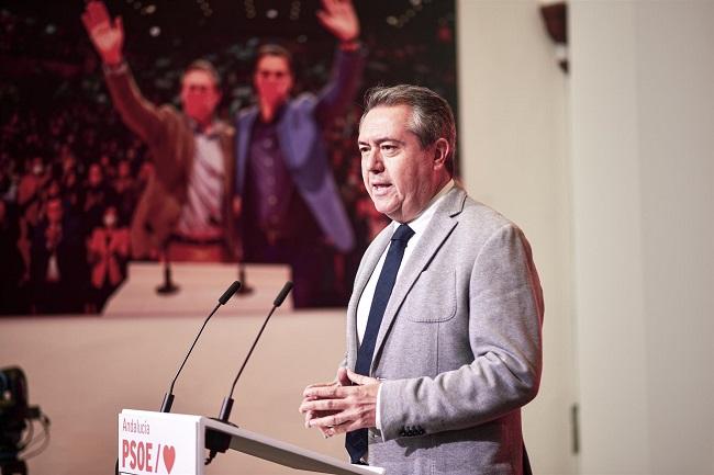 El secretario general del PSOE-A, Juan Espadas, en rueda de prensa este lunes.