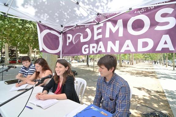 Miembros de Podemos, en la Feria de la Salud.