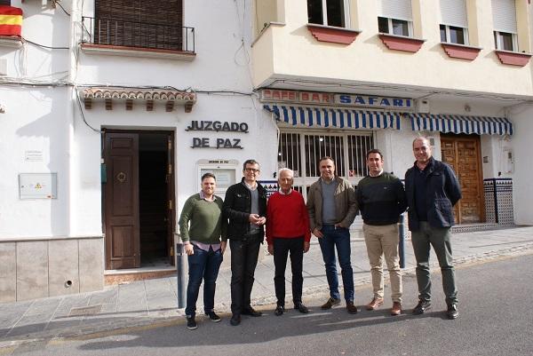 Juan Ramón Ferreira y otros representantes del PP, en Alhendín.