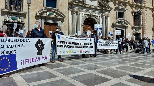 Una de las habituales concentraciones en Granada que reclamaban la fijeza en el empleo público.