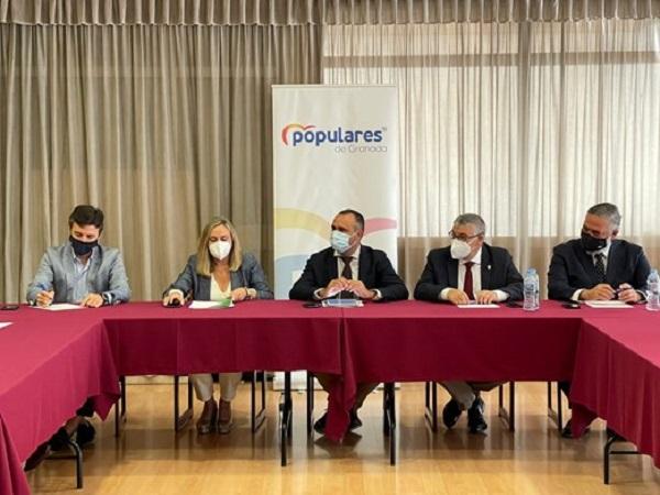 Reunión presidida por Francisco Rodríguez. 