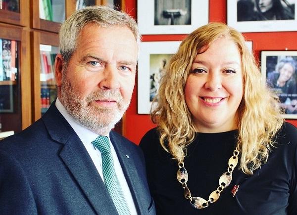 Flor Almón, en una imagen de archivo, con el presidente de la Autoridad Portuaria, José García Fuentes.