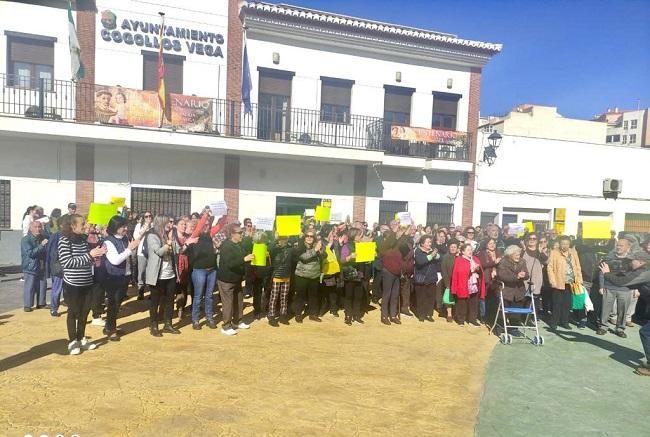 Concentración este viernes en Cogollos Vega, por la salud de la población, desatendida.