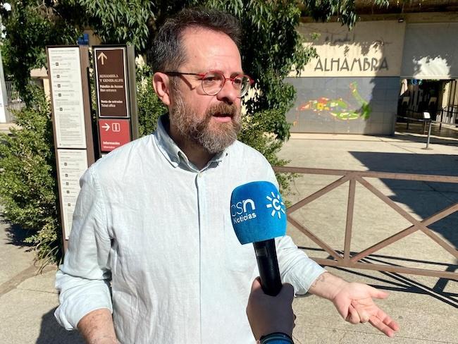 Juanjo Ibáñez, este miércoles a las puertas de la Alhambra.