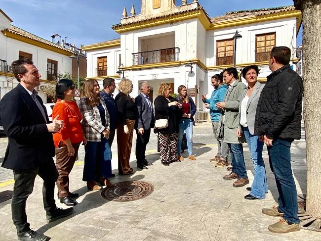 María Morillas, acompañada por los diputados provinciales socialistas.