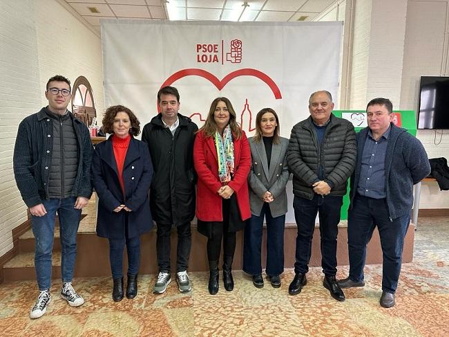 Olga Manzano con representantes socialistas de Loja y el Poniente. 