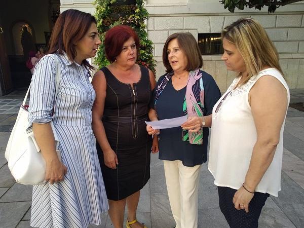 María José Sánchez con la diputada Elvira Ramón y las concejalas Raquel Ruz y Nuria Gutiérrez en una imagen de archivo.