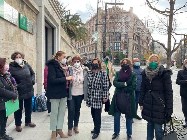 Concentración ante la sede de la Junta.