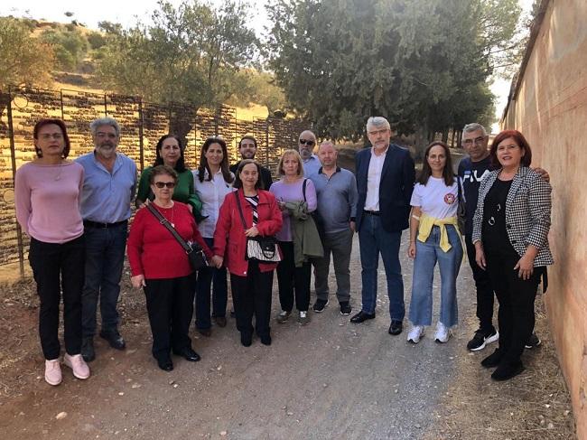 Visita al Memorial a las víctimas del franquismo en el cementerio de Granada.