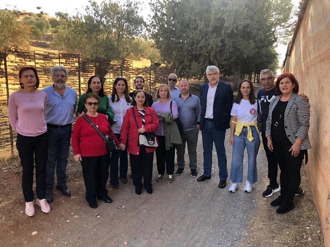 Imagen de una reciente visita de representantes socialistas al Memorial a las víctimas del franquismo.