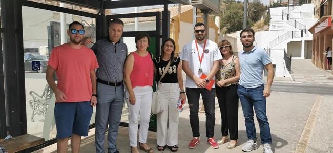 Olga Manzano y Abelardo Vico con socialistas de Alhama.