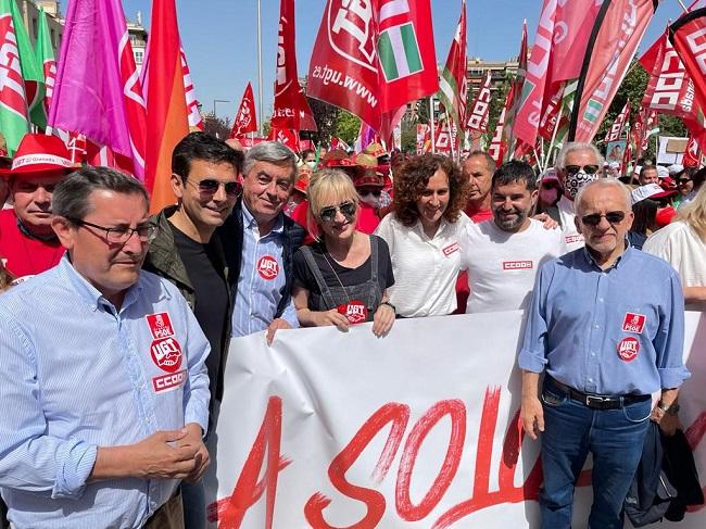 Socialistas de Granada en la cabecera de la manifestación.