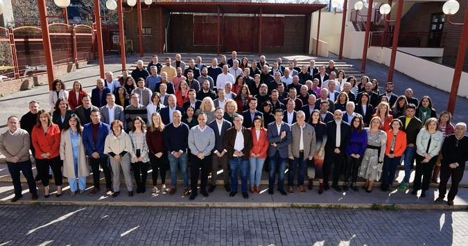 Foto de familia de aspirantes socialistas para las elecciones municipales. 