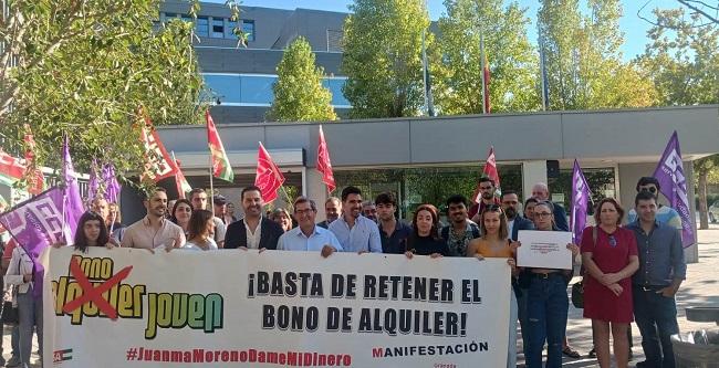 Protesta, este lunes, ante la Delegación de Fomento.