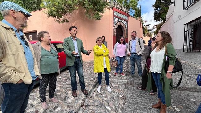 Ediles socialistas en una visita al Albaicín.