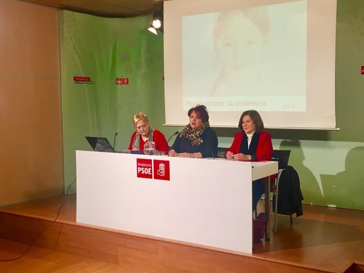 Ángeles Álvarez junto a Teresa Jiménez y Mª José Sánchez. 