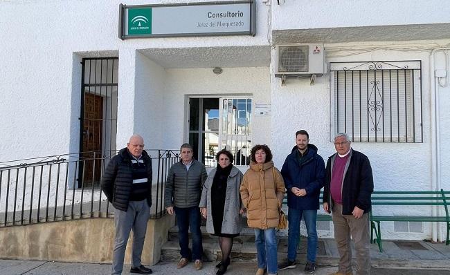 Visita de diputados socialista al consultorio de Jérez del Marquesado.