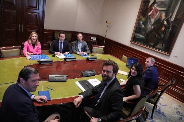 Reunión de este viernes entre PP y Vox.