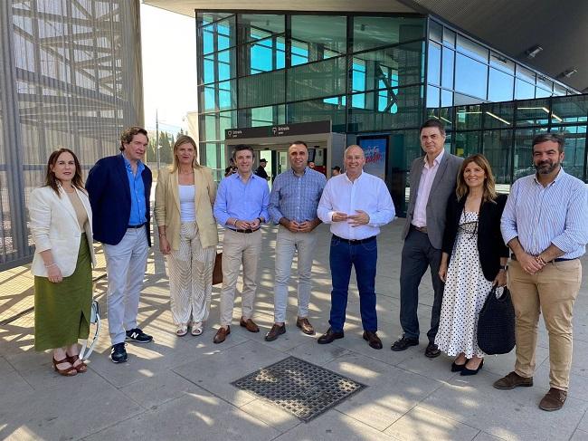 Miguel Tellado con los cargos del PP de Granada.