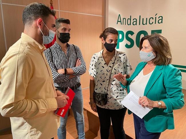 María José Sánchez con los representantes socialistas de Las Gabias. 