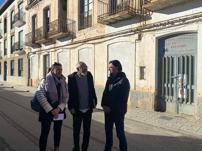 Belén Porcel (PSOE), Eduardo Jiménez (Gana Guadix) y Manuel Ortiz (IU).