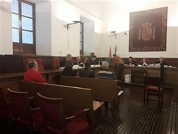 También ha sido condenado el que fuera secretario interventor También ha sido condenado el que fuera secretario interventor.