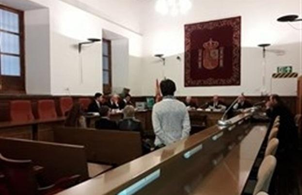 El fiscal pedía ocho años de inhabilitación para Caler El fiscal pedía ocho años de inhabilitación para Caler.