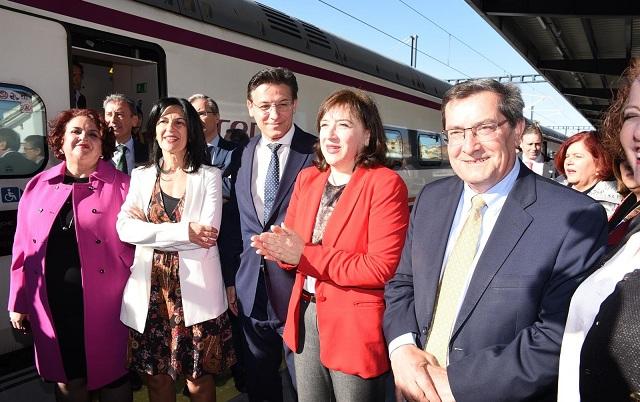 Entrena, junto al resto de autoridades en la inauguración de la conexión.