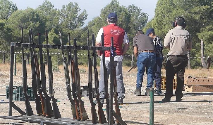 Competición de tiro al pichón en la Feria de la Caza de Iznalloz.