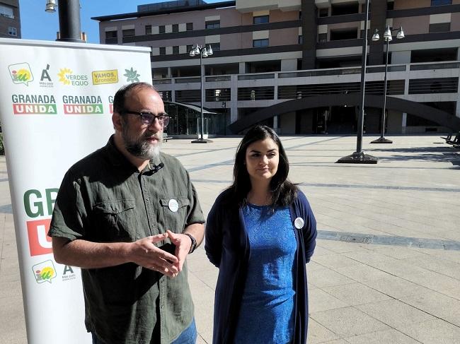 Paco Puentedura, junto a Sara López.