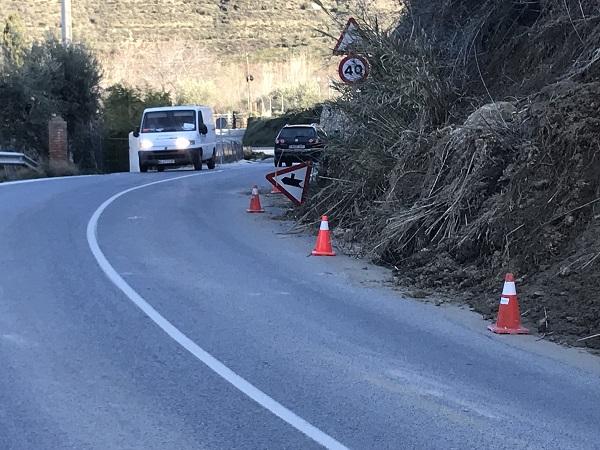 El municipio exige la inmediata limpieza de la vía. El municipio exige la inmediata limpieza de la vía.