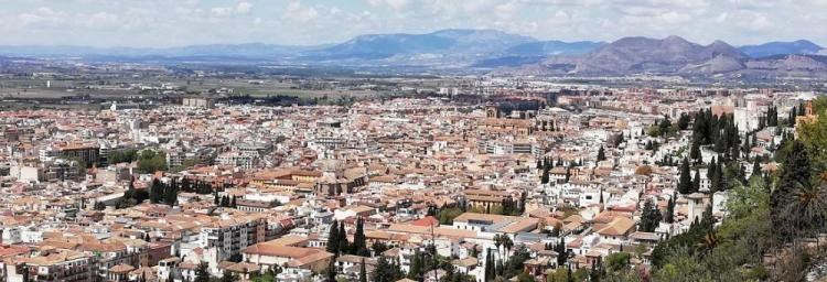 La capital granadina es el municipio andaluz en el que concurren más candidaturas a las elecciones municipales de este domingo.
