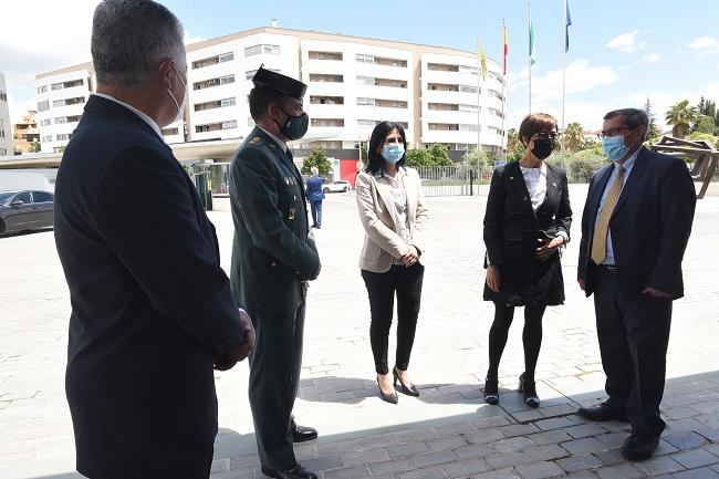De izquierda a derecha, José Manuel Villegas, Francisco Manuel García, Inmaculada López, María Gámez y José Entrena. María Gámez (segunda por la derecha) con José Entrena y resto de autoridades.