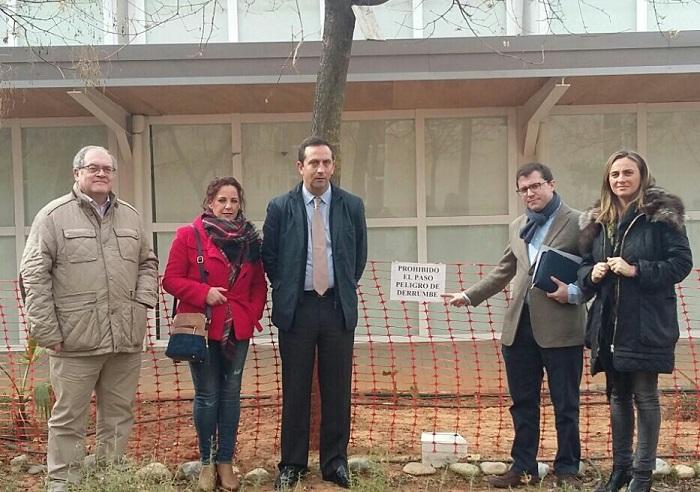 Representantes del PP en su visita a Otura. Representantes del PP en su visita a Otura.
