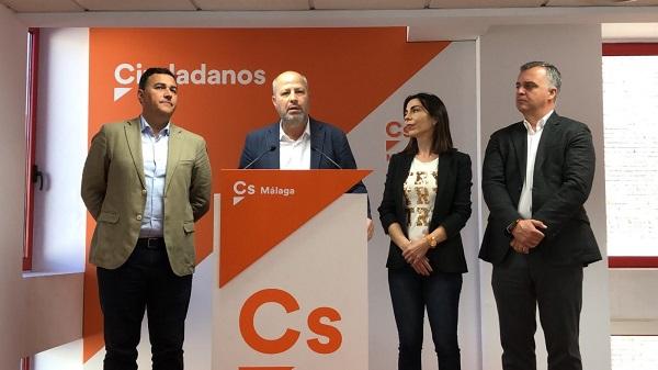 Javier Imbroda y cargos de su partido en Málaga, este domingo. Javier Imbroda y cargos de su partido en Málaga, este domingo.