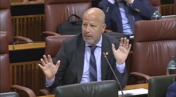 El consejero Imbroda este viernes en el Parlamento. El consejero Imbroda este viernes en el Parlamento.
