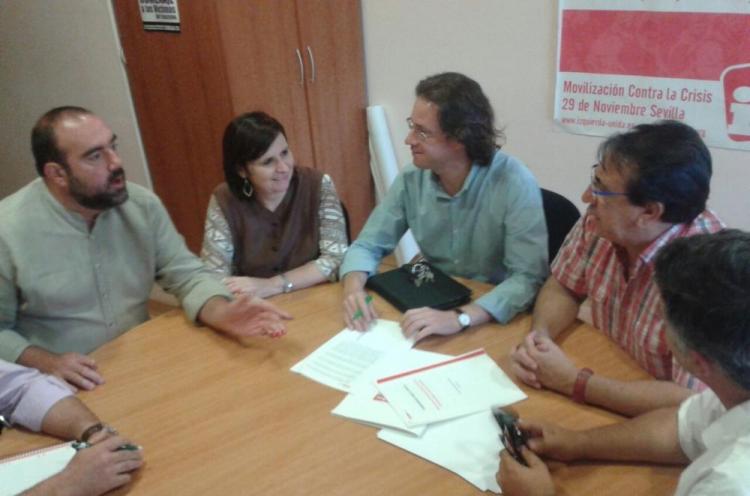 Dirigentes de IU con los de CCOO en la reunión.