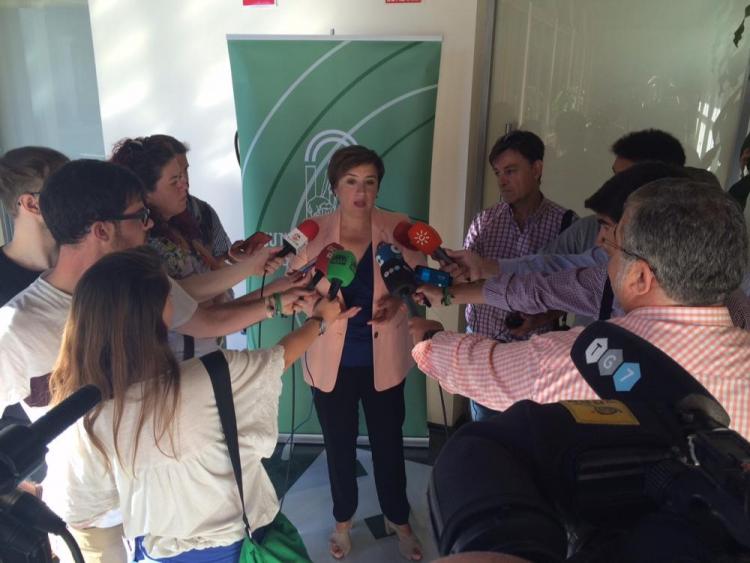 Sandra García en una atención a medios.